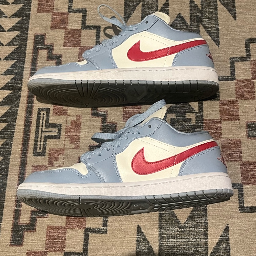 Women’s Nike air Jordan low. Size 10